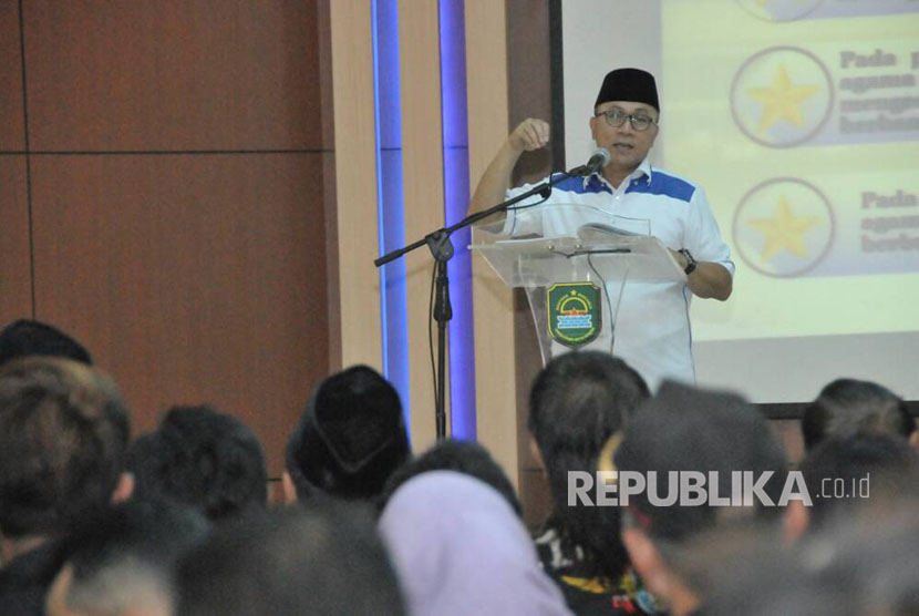 Ketua Majelis Permusyawatan Rakyat (MPR) RI, Zulkifli Hasan saat memberikan ceramah Sosialisasi Empat Pilar MPR RI, di Kantor Bupati Subang, Kabupaten Subang, Jawa Barat, Rabu (26/4).