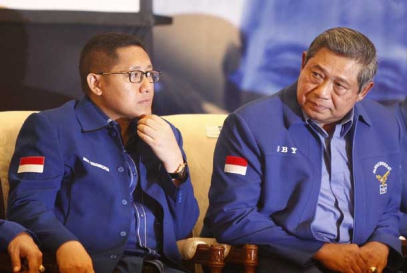  Ketua Majelis Tinggi Partai Demokrat Susilo Bambang Yudhoyono (kanan) bersama Ketua Umum Partai Demokrat Anas Urbaningrum.