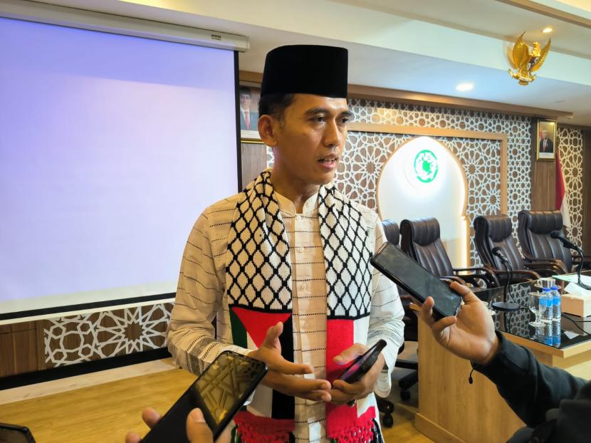 Ketua Majelis Ulama Indonesia (MUI) Bidang Fatwa, KH Asrorun Niam Sholeh setelah menyampaikan Fatwa MUI Nomor 83 Tahun 2023 tentang Hukum Dukungan terhadap Perjuangan Palestina di Kantor MUI, Jumat (10/11/2023). 
