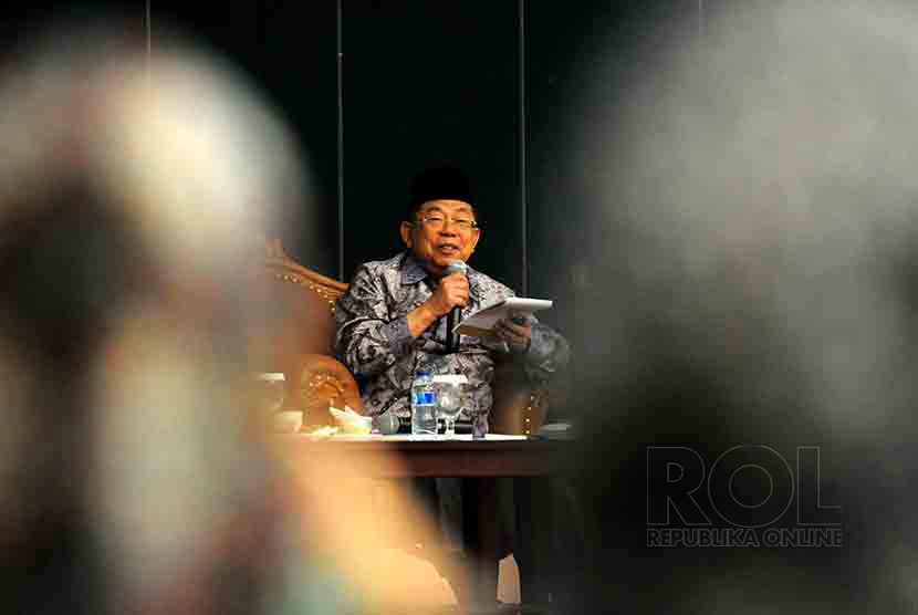 Ketua Majelis Ulama Indonesia (MUI). Maruf Amin (kedua kanan) menjadi pembicara dalam Halaqoh Kebangsaan di Gedung MPR, Jakarta, Selasa (23/12).