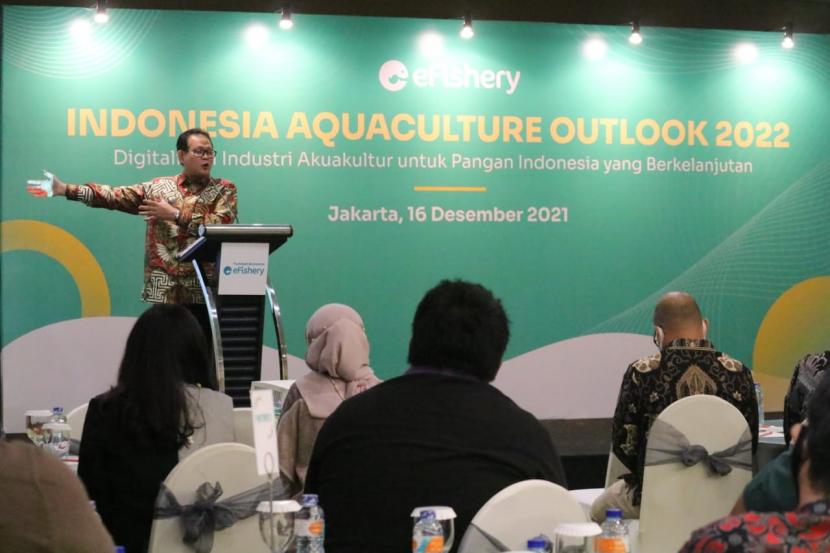 Ketua Masyarakat Akuakultur Indonesia (MAI) Prof Dr  Ir Rokhmin Dahuri MS menyampaikan materi di acara  Aquaculture Outlook 2022 yang digelar di Jakarta, Kamis (16/12).