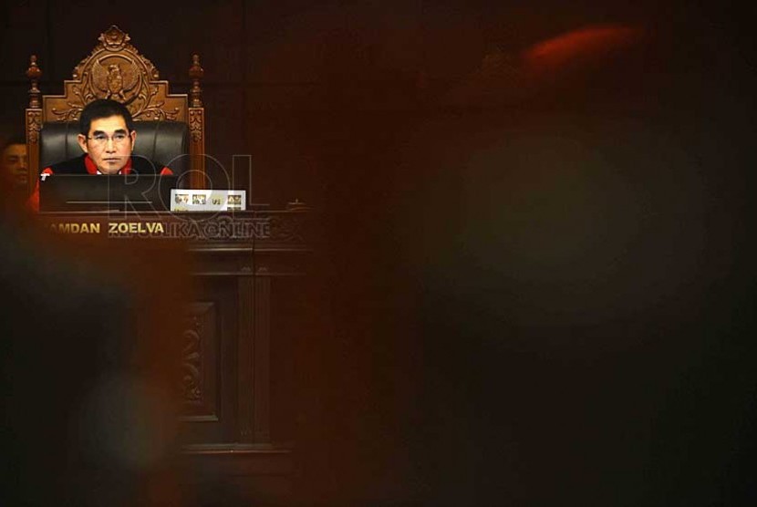 Ketua MK Hamdan Zoelva memimpin sidang sengketa Pilpres di Gedung Mahkamah Konstitusi (MK), Jakarta, Kamis (21/8). 