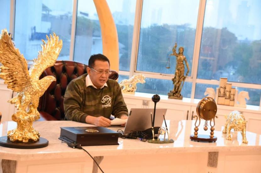 Ketua MPR Bambang Soesatyo (Bamsoet) saat memberikan sambutan dalam Rapat Kerja Nasional Mata Garuda 2020, secara virtual di Jakarta, Ahad (13/12)