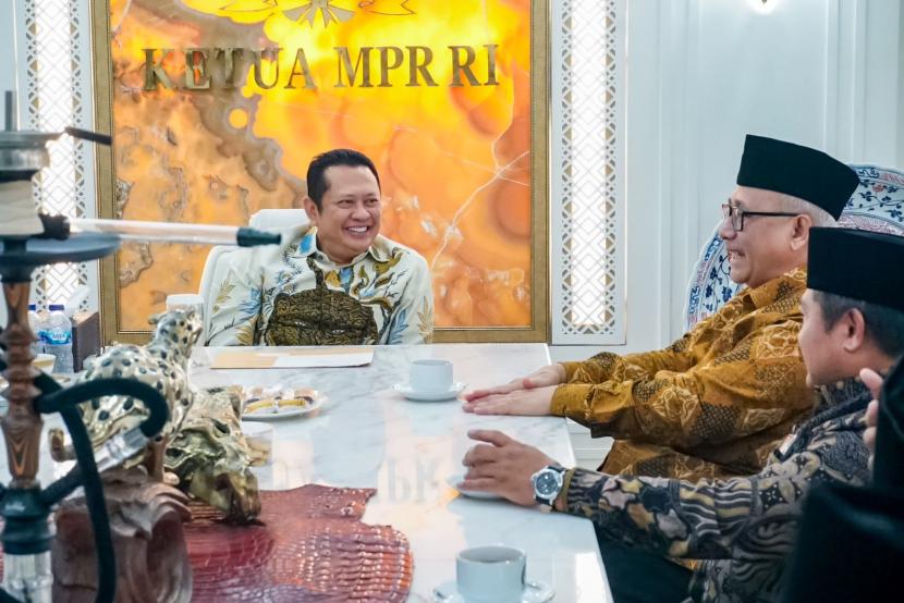 Ketua MPR Bambang Soesatyo menerima kunjungan Ketua Umum DPP LDII KH Chriswanto Santoso beserta jajarannya di Kompleks Widya Chandra, Kebayoran Baru, Jakarta.