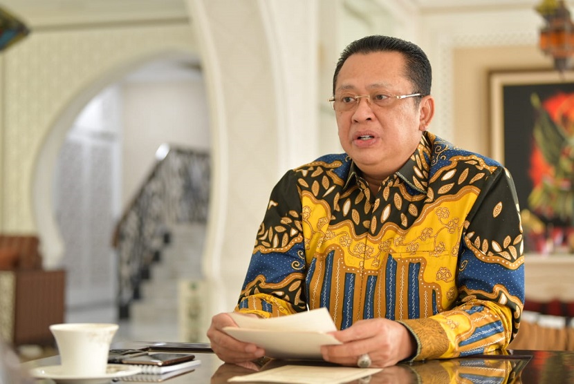 Ketua MPR Bambang Soesatyo (Bamsoet) memberikan respons atas sejumlah isu hangat dalam sepekan.