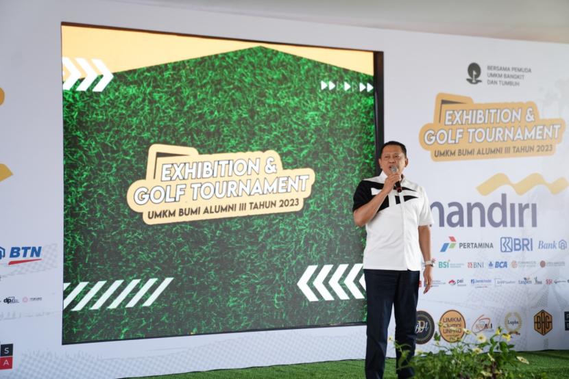 Ketua MPR RI Bambang Soesatyo (Bamsoet) berbicara dalam acara Exhibition & Golf Tournament UMKM Bumi Alumni III Tahun 2023 di Golf Estate Bogor Raya, Sukaraja, Kabupaten Bogor, Jawa Barat, Ahad (29/10/2023). 