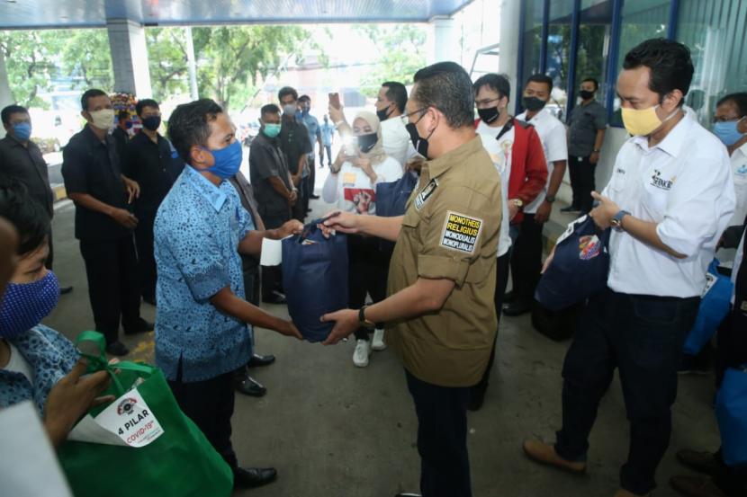 Ketua MPR RI Bambang Soesatyo bersama Gerak BS dan Relawan 4 Pilar terus memberikan bantuan kemanusiaan kepada kelompok masyarakat yang profesinya ikut terdampak Covid-19. 