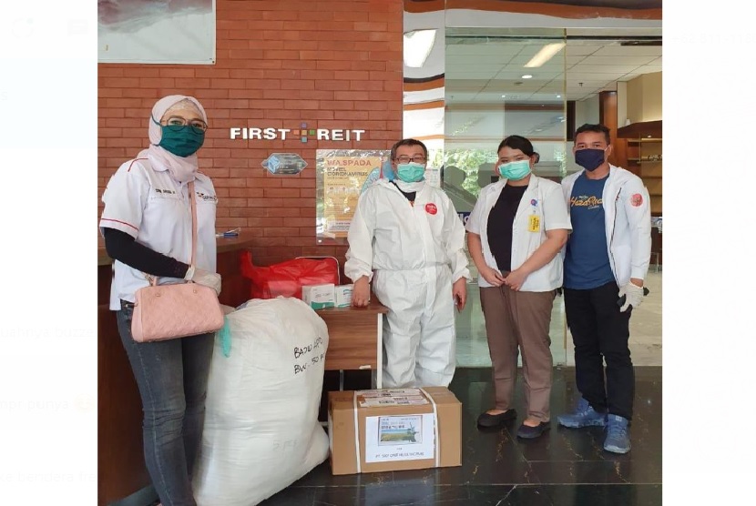 Ketua MPR RI Bambang Soesatyo bersama Gerakan Keadilan Bangun Solidaritas (GERAK BS) memberikan donasi bantuan kesehatan ke dua rumah sakit rujukan Covid-19, Rumah Sakit Siloam Lippo Cikarang Kabupaten Bekasi dan RS Annisa Tangerang.