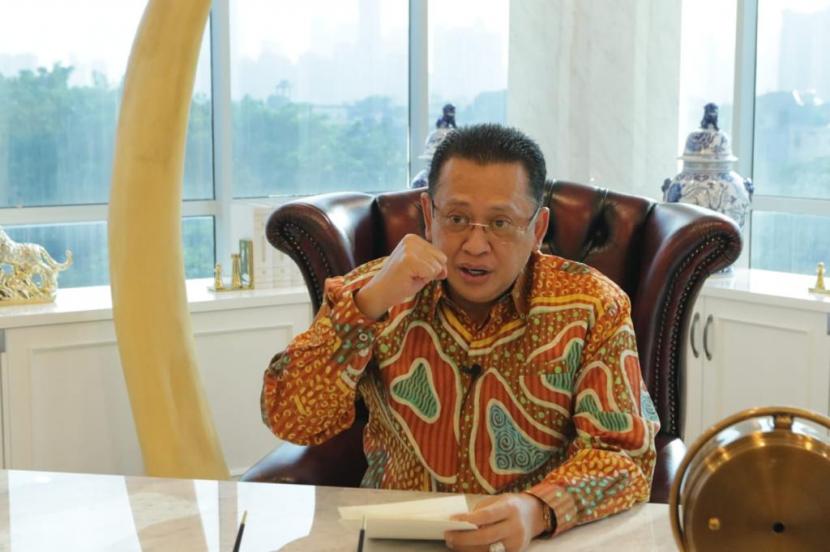 Ketua MPR RI Bambang Soesatyo dalam Webinar Hari Ritel Nasional, secara virtual di Jakarta, Rabu (11/11).