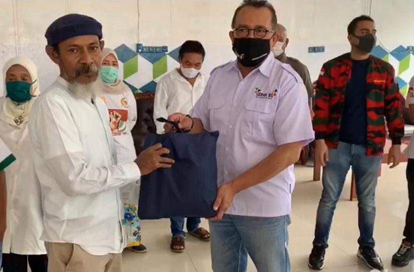 Ketua MPR RI Bambang Soesatyo melalui Gerakan Keadilan Bangun Solidaritas (Gerak BS) dan Relawan 4 Pilar, kembali memberikan bantuan kemanusiaan agar masyarakat bisa terbantu menjalani Ramadhan walaupun dihadapi pandemi Covid-19.