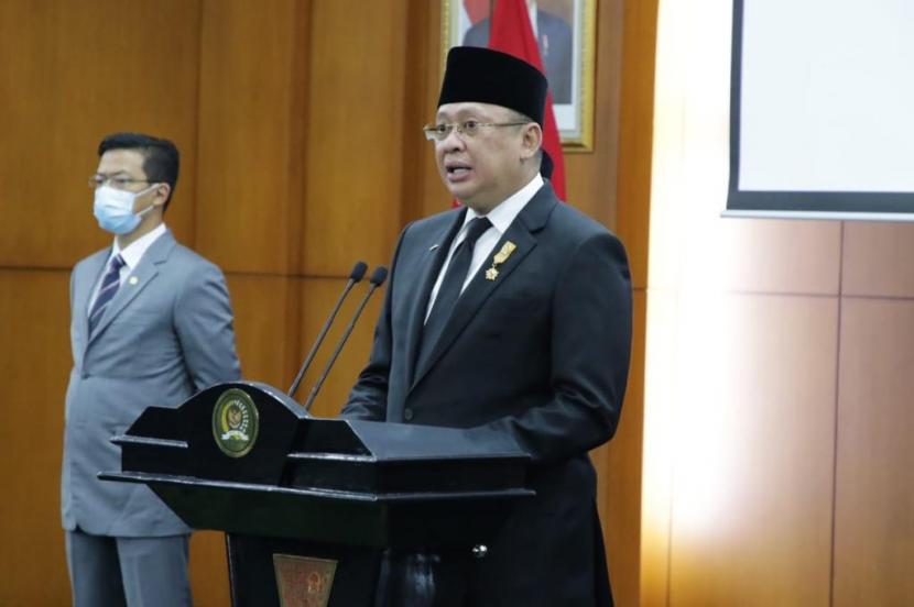 Ketua MPR RI Bambang Soesatyo menilai penerapan kebijakan pembatasan sosial berskala besar (PSBB) secara ketat di Jakarta, harus disertai dengan penerapan sanksi tegas agar target menjaga kesehatan warga bisa tercapai. 