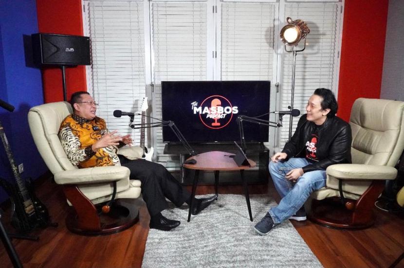 Ketua MPR RI Bambang Soesatyo memenuhi undangan putera tokoh legendaris intelejen Indonesia Hendropriyono, sekaligus Ketua Umum Partai PKPI Diaz Hendropriyono untuk nge-vlog di acara podcast 
