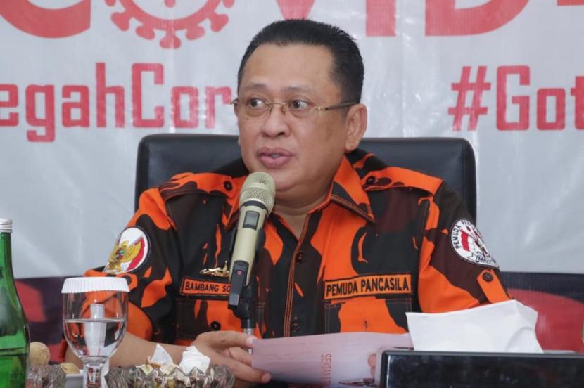 Ketua MPR RI Bambang Soesatyo meminta Kementerian Sosial memastikan bansos tepat sasaran. 