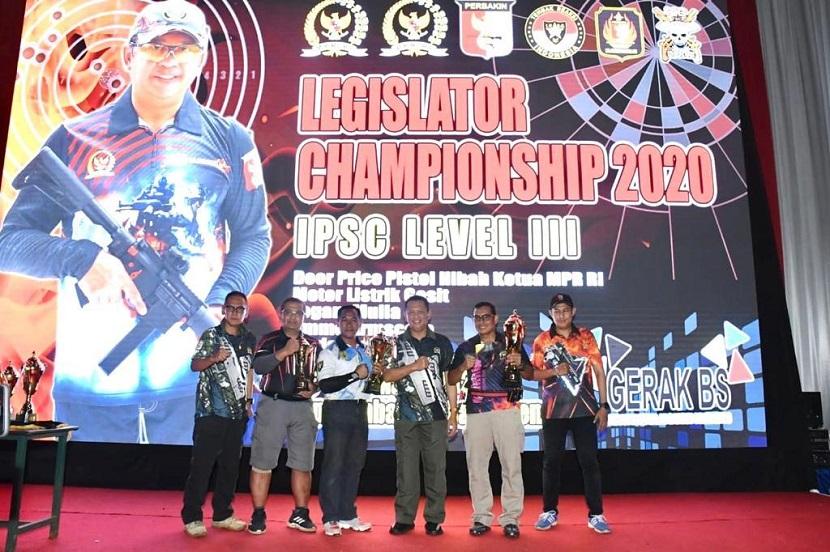 Ketua MPR RI Bambang Soesatyo menjadi juara ketiga di kelas Executive Pistol Sipil, Legislator Championship 2020.    