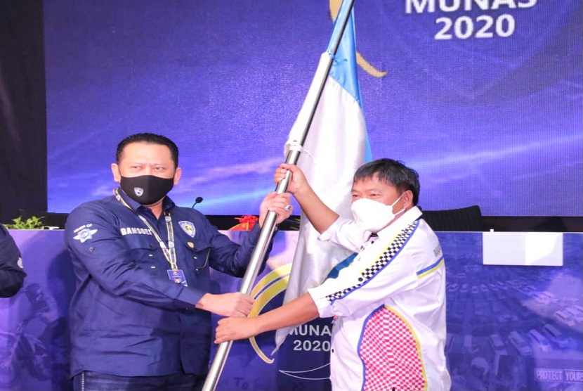  Ketua MPR RI Bambang Soesatyo terpilih secara aklamasi menjadi Ketua Umum Ikatan Motor Indonesia (IMI) periode 2021-2024 dalam Musyawarah Nasional IMI IX Tahun 2020, di Makassar, Sulawesi Selatan, Ahad (20/12). 