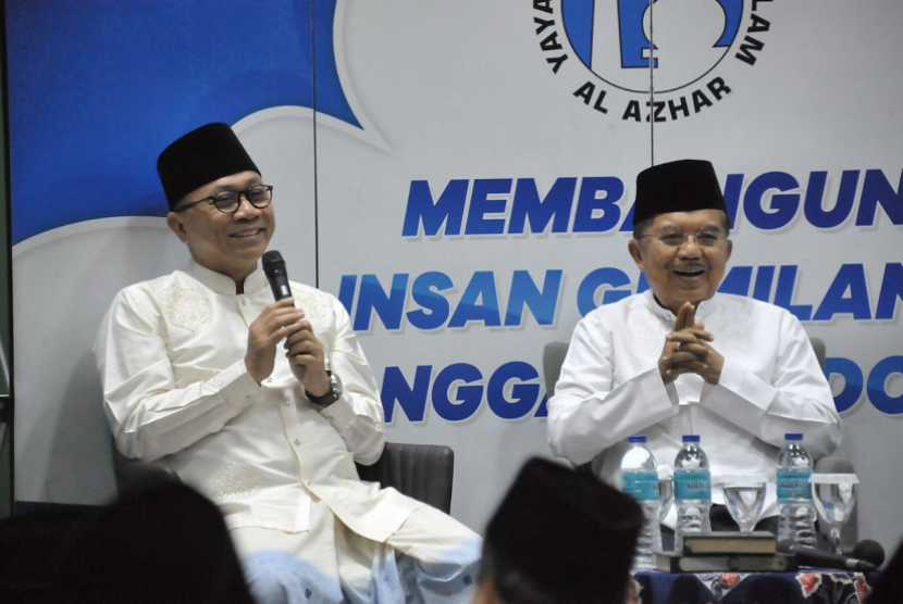 Ketua MPR RI Zulkifli Hasan bersama Wakil Presiden Jusuf Kalla menghadiri subuh berjamaah dalam rangka Milad Yayasan Pesantren Islam Al Azhar ke-66.