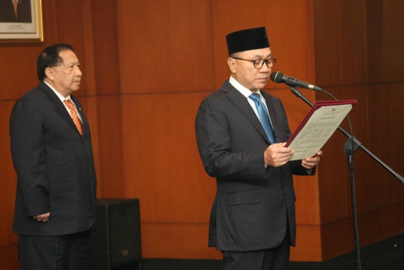 Ketua MPR RI Zulkifli Hasan melantik anggota MPR baru