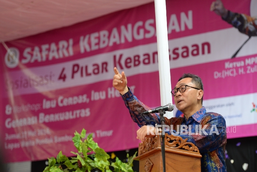 Ketua MPR RI Zulkifli Hasan memberikan paparan kenegaraan saat Safari Kebangsaan di Rutan Klas II A Pondok Bambu, Jakarta, Jumat (27/5). (Republika/ Wihdan)