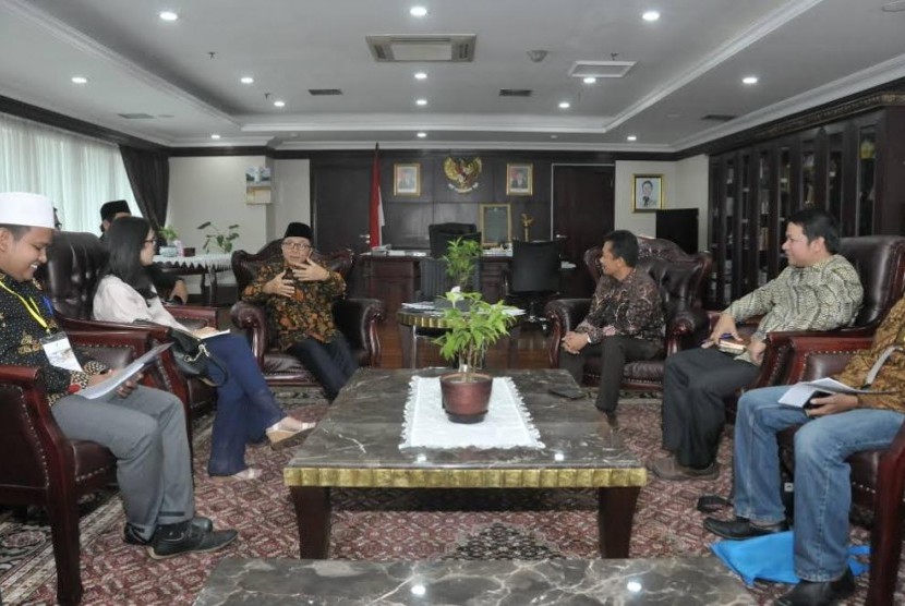 Ketua MPR RI Zulkifli Hasan menerima audiensi 35 orang perwakilan pondok pesantren yang tergabung dalam Aliansi Pesantren se-Jawa, Kamis (8/6).