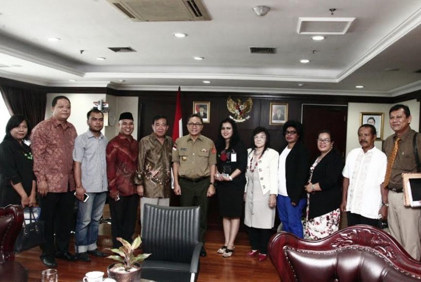 Ketua MPR RI Zulkifli Hasan menerima DPN Kerukunan Masyarakat Hukum Adat Nusantara (Kermahudatara), Selasa (23/8). 
