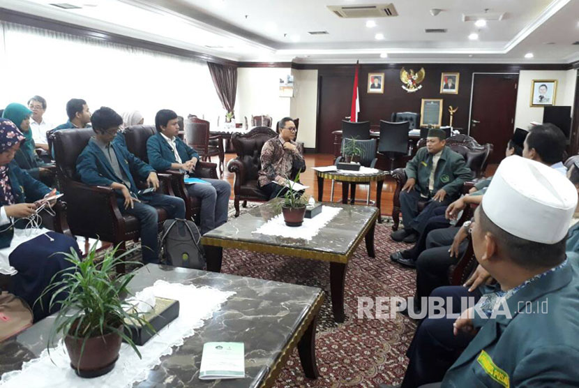 Ketua MPR RI Zulkifli Hasan menerima kunjungan Pengurus Pusat Forum Komunikasi Dai Muda Indonesia (Ilustrasi)