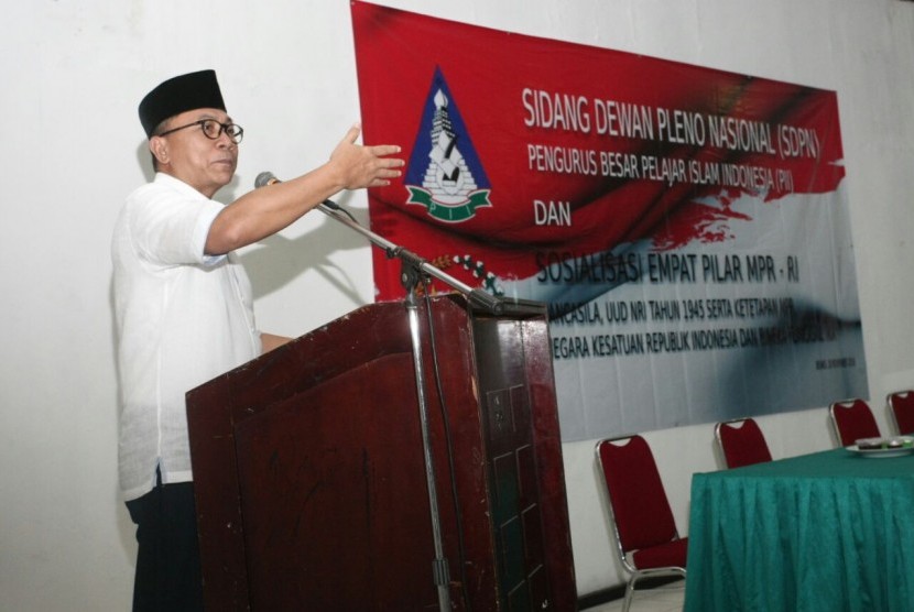 Ketua MPR RI, Zulkifli Hasan, menghadiri sidang dewan pleno nasional (SPDN) Pengurus Besar Pelajar Islam Indonesia (PII) di Islamic Center Bekasi, Jawa Barat, Jumat (18/11).