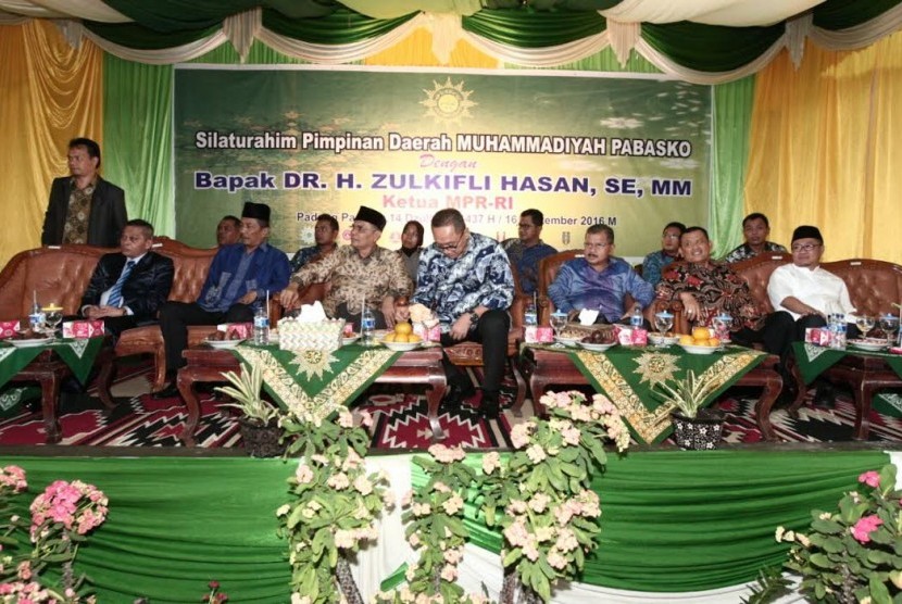  Ketua MPR RI Zulkifli Hasan menghadiri silaturahim bersama pimpinan daerah Muhammadiyah Padang Panjang, Sumatera Barat, Jumat (16/9).
