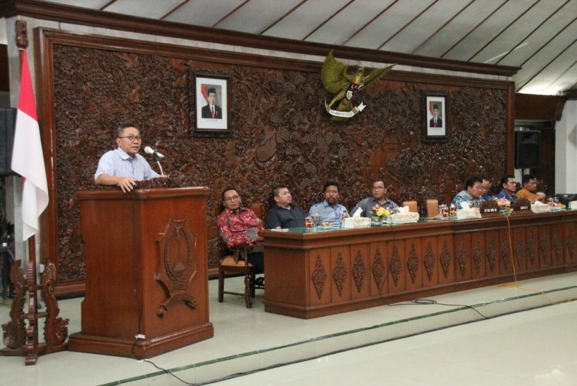 Ketua MPR RI, Zulkifli Hasan, mengikuti kegiatan Safari Kebangsaan Merajut Kebhinekaan di Bojonegoro, Jawa Timur, Rabu (11/5).