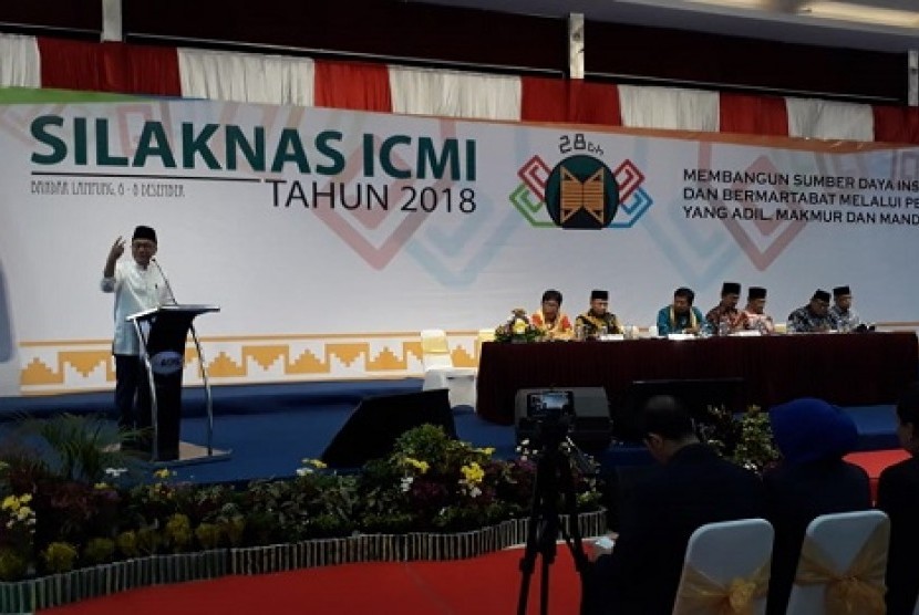 Ketua MPR RI Zulkifli Hasan menjadi pembicara di ajang Silaknas ICMI di Bandar Lampung, Jumat (7/12)