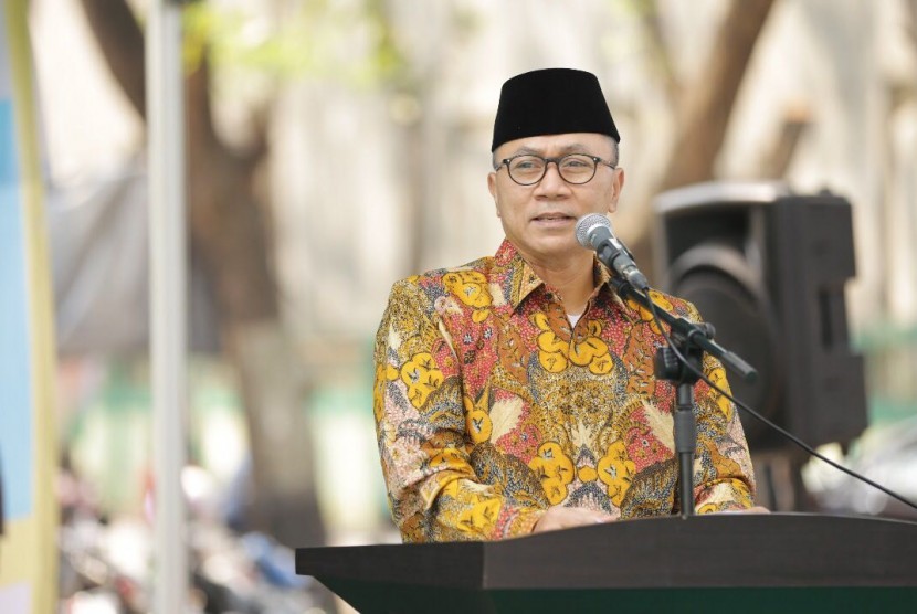 Ketua MPR RI, Zulkifli Hasan, menyampaikan pidatonya saat bersilaturahim Pondok Pesantren Asshiddiqiyah, Jakarta, Ahad (3/9). 