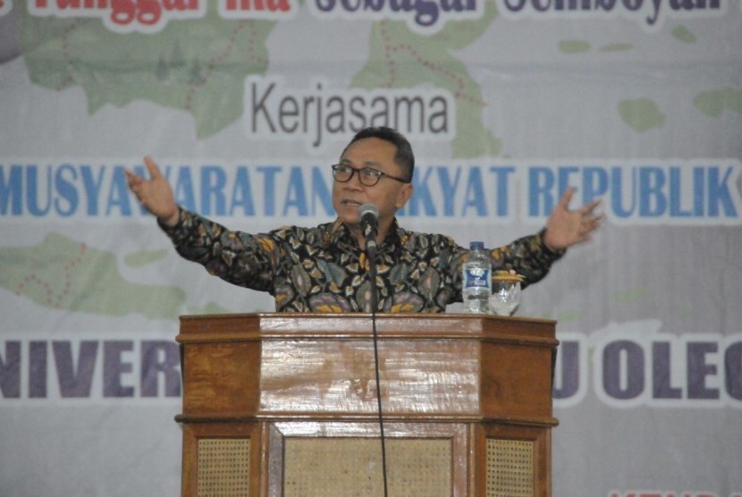 Ketua MPR RI, Zulkifli Hasan, saat menyampaikan orasi ilmiah di Universitas Haluoleo Kendari, Sulawesi Tenggara.
