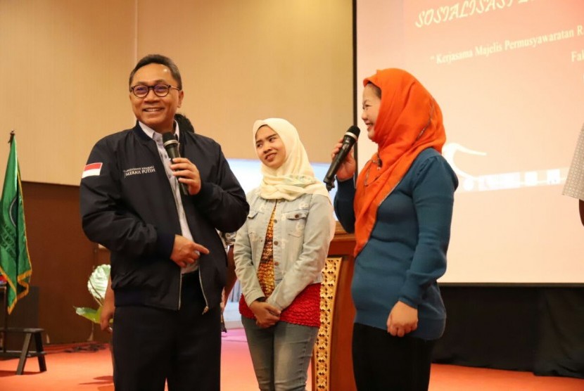  Ketua MPR saat memotivasi mahasiswa di acara trainning legislatif di Kampus Universitas Indonesia Esa Unggul, Rabu (21/3).