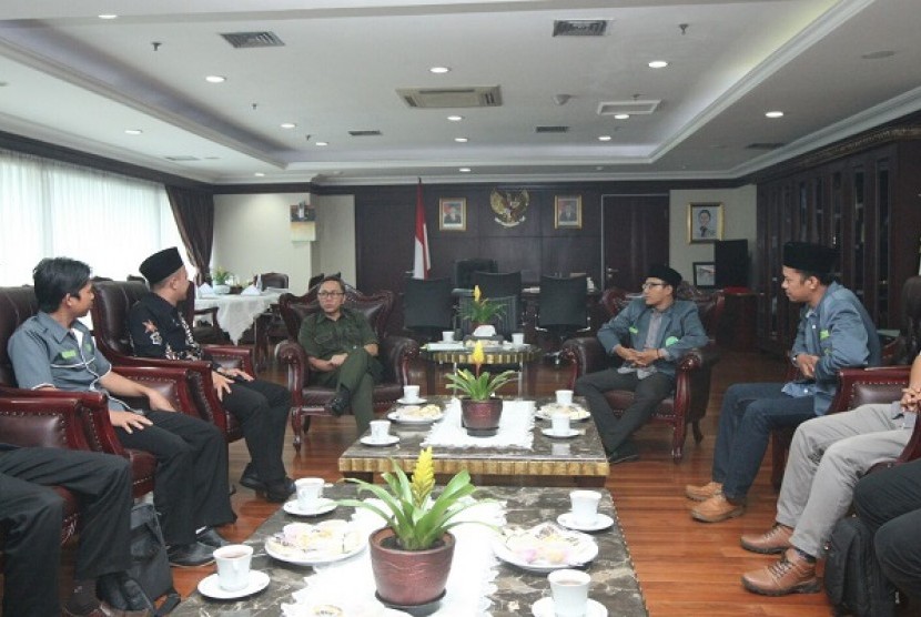 Ketua MPR saat menerima kunjungan Pimpinan Pusat (PP) Ikatan Pelajar Nahdlatul Ulama (IPNU)