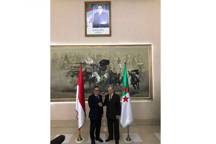 Ketua MPR Zulkifli Hasan bersama Ketua Parlemen Aljazair Mohamed Larbi Ould Khelifa