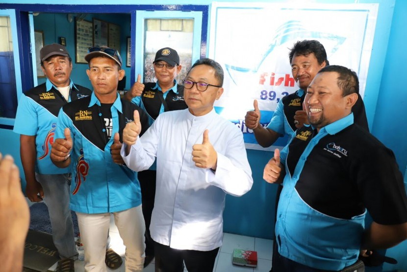 Ketua MPR, Zulkifli Hasan bersama para nelayan Lamongan, Rabu (18/4).