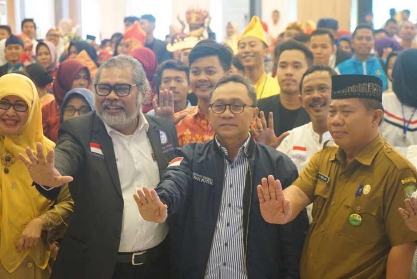 Ketua MPR Zulkifli Hasan dalam Kongres Anak Indonesia di Graha Hartika, Bekasi pada Senin (18/12).