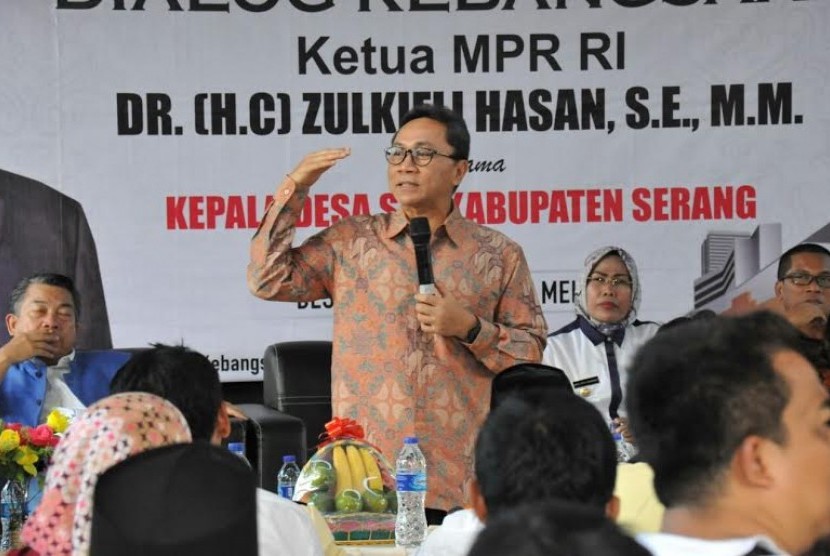 Ketua MPR Zulkifli Hasan melakukan dialog kebangsaan di Serang.
