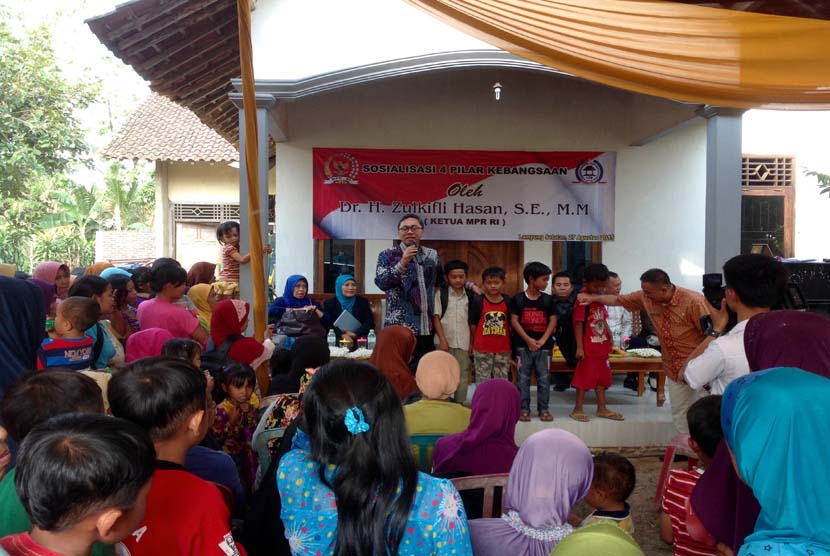 Ketua MPR, Zulkifli Hasan, melakukan sosilasi '4 Pilar Kebangsaan' di beberapa tempat di wilayah Lampung, Kamis (27/8).