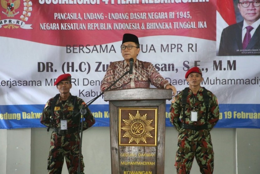 Ketua MPR, Zulkifli Hasan, memberi Sosialisasi Empat Pilar kepada warga Muhammadiyah, Kabupaten Temanggung, Jawa Tengah, Ahad (19/2). 