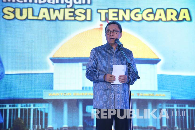 Ketua MPR Zulkifli Hasan membuka acara Ekspose 8 Tahun Nusa Membangun  Sulawesi Tenggara (Sultra) di Kendari, Kamis (18/2)