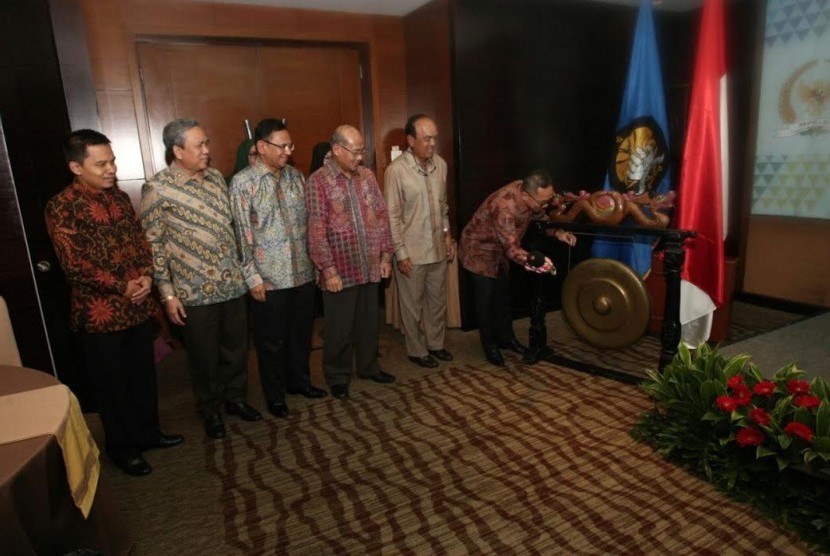 Ketua MPR Zulkifli Hasan membuka acara Expert Meeting kerjasama MPR dengan Universitas Pancasila, di Jakarta, Kamis (27/10).