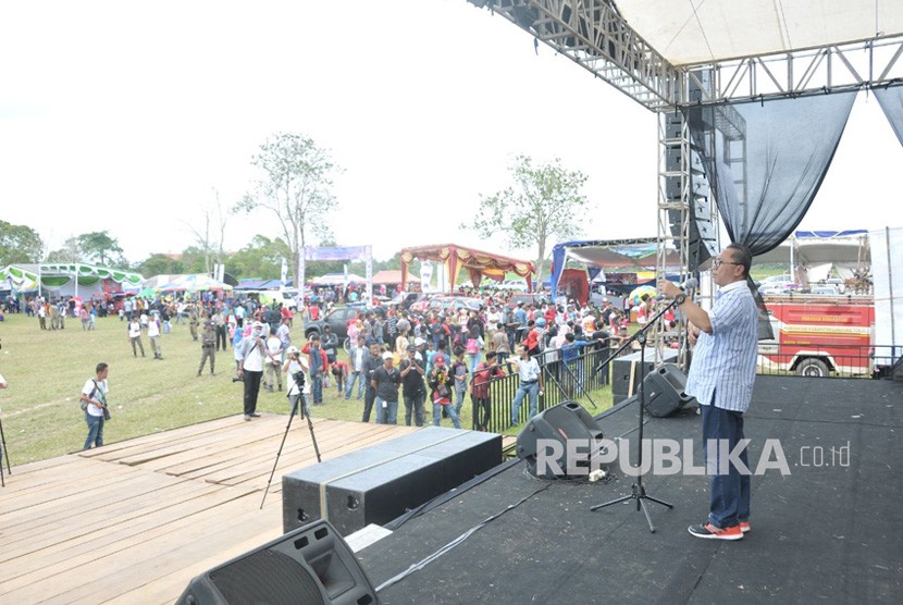 Ketua MPR, Zulkifli Hasan membuka Festival Way Kambas XVII di Taman Nasional Way Kambas, Lampung Timur, Ahad (12/11).