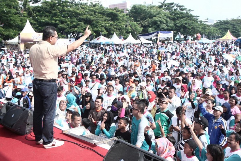 Ketua MPR, Zulkifli Hasan, mengajak segenap lapisan masyarakat dalam acara 'Jalan Sehat Spektakuler' di Lampung pada Ahad (10/4). 