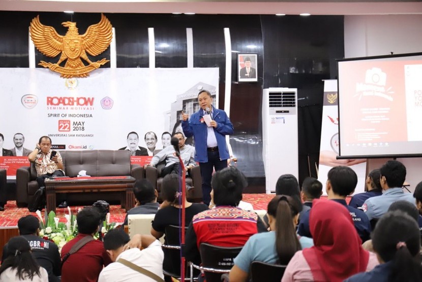 Ketua MPR Zulkifli Hasan menggelar road show bertemu aktivis mahasiswa di Kampus Universitas Sam Ratulangi, Politeknik Kesehatan Manado dan STIE Muhammadiyah Sulawesi Utara, Selasa (22/5).