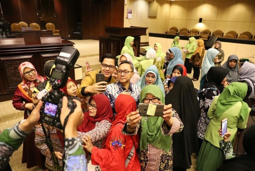 Ketua MPR Zulkifli Hasan menghadiri Musyawarah Organisasi Islam Wanita Indonesia (BMOIWI) di Gedung Nusantara III MPR RI, Jum'at (27/4).