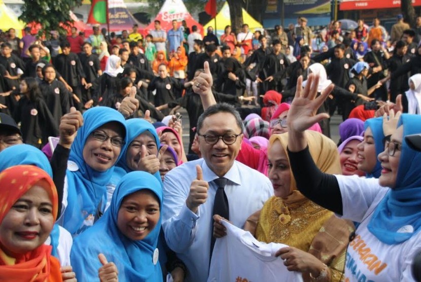 Ketua MPR Zulkifli Hasan menghadiri Peresmian Gerakan Mengajar 1.000 Guru PAUD dari Yayasan Bunda Pintar Indonesia.