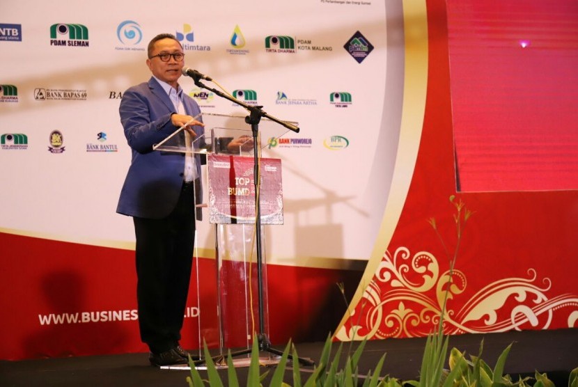 Ketua MPR Zulkifli Hasan menjadi tamu kehormatan dalam gelar acara TOP BUMD AWARD 2018 yang digelar Asia Business Research Center dan Business News, Kamis (3/5).