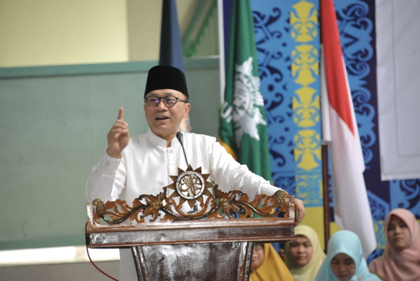 Ketua MPR Zulkifli Hasan menyatakan rasa duka mendalam atas peristiwa gempa dan tsunami yang melanda Palu dan Donggala, Sulawesi Tengah.