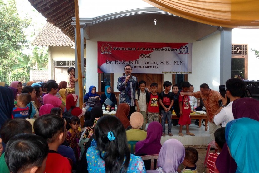 Ketua MPR Zulkifli Hasan Zulkifli Hasan ketika melakukan sosilasi '4 Pilar Kebangsaan' di beberapa tenpat di wilayah Lampung, Kamis (27/8).