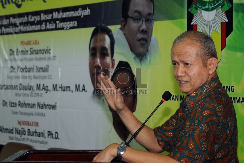 Ketua Muhammadiyah Anwar Abbas memberikan sambutannya pada acara seminar internasional bertajuk “Globalisasi dan Pengaruh Karya Besar Muhammadiyah dalam Pemikiran Keislaman di Asia Tenggara” , Rabu (2/12) di Jakarta. 